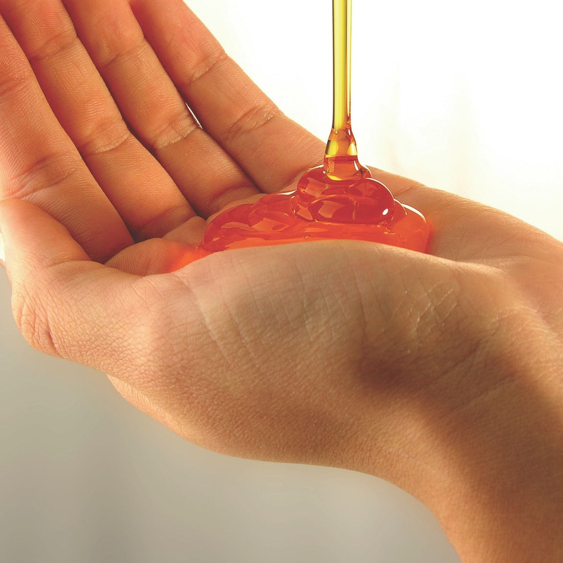 JABÓN LÍQUIDO DE ACEITES NATURALES: LIMPIEZA CONSCIENTE PARA LA PIEL