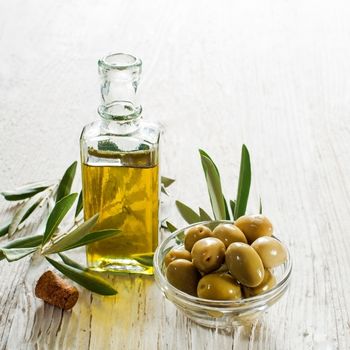 EL ACEITE DE OLIVA EN TU RUTINA DE BELLEZA