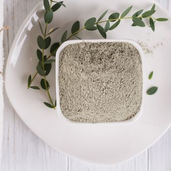 ARCILLA DE BENTONITA, EL EXFOLIANTE VOLCÁNICO
